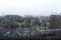 雨にぬれる窓