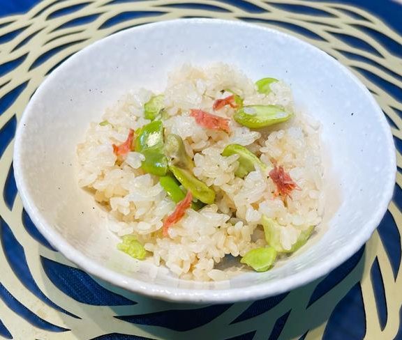 桜薫る そら豆のたき込みご飯